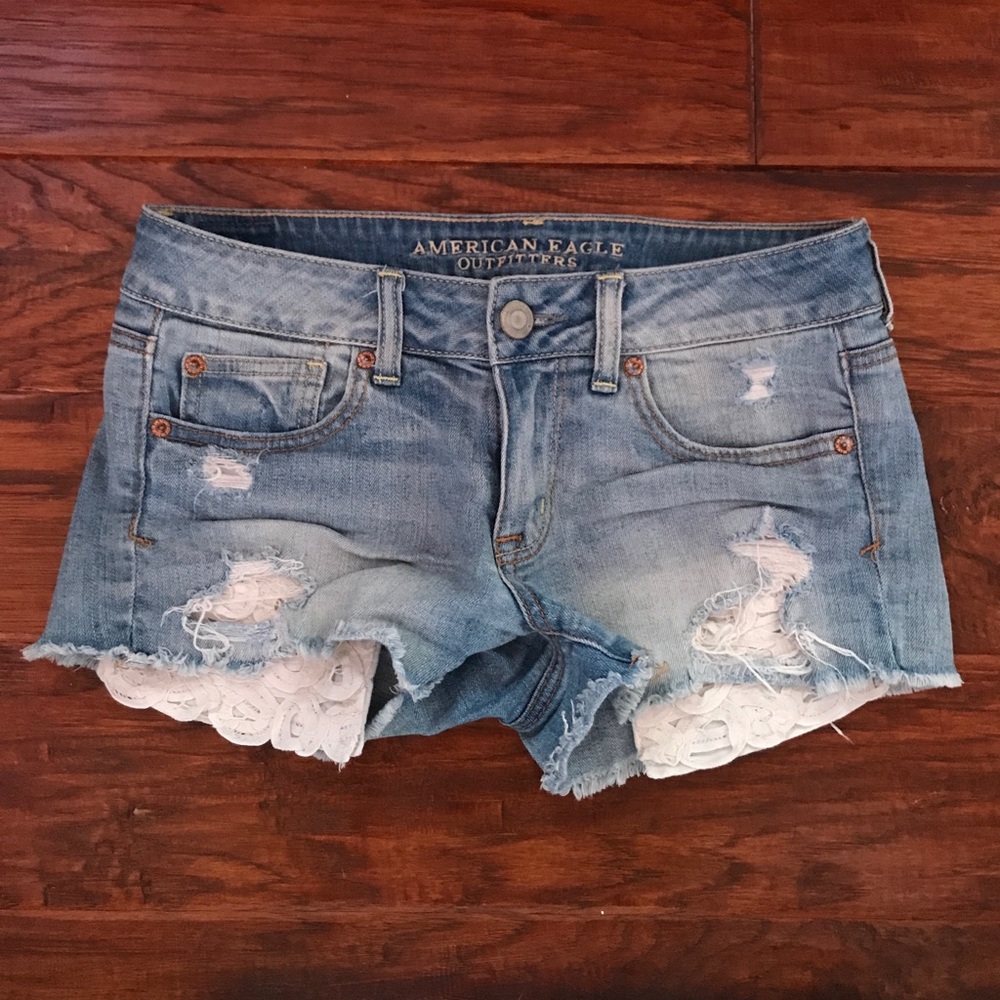American Eagle Ripped Lace Pocket Jean Shorts. Size 4. Super Cute!